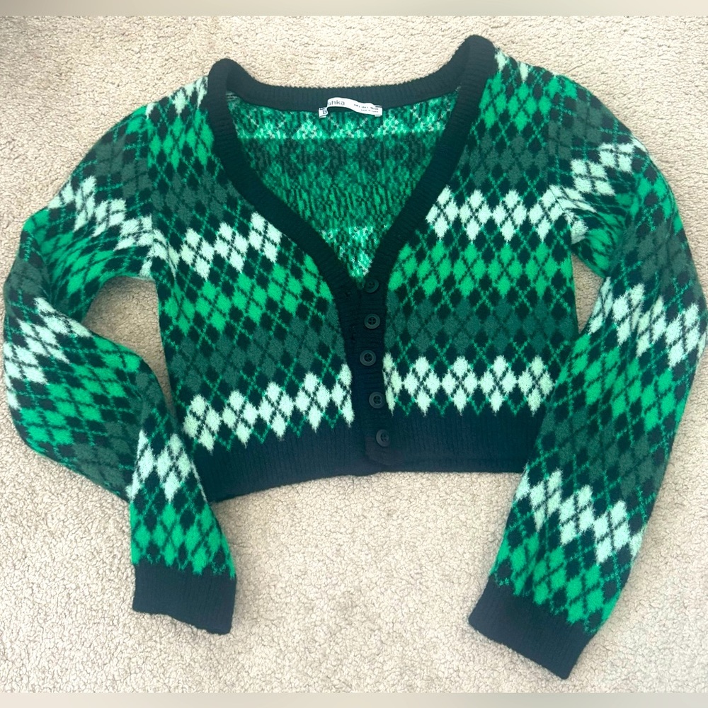 Short cropped, long sleeve plaid button front V neck